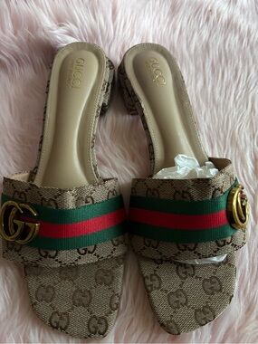 (Flawed Gem) Unknown Beige GG Canvas Slide Sandals with Green and Red Web Strip